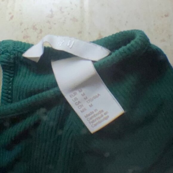 Green Short Sleeve Ribbed Knit Dress With Keyhole Back & High-Low Hem Size M - Picture 5 of 5